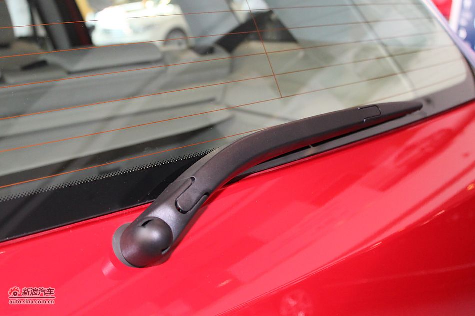 奔驰B200时尚型外观