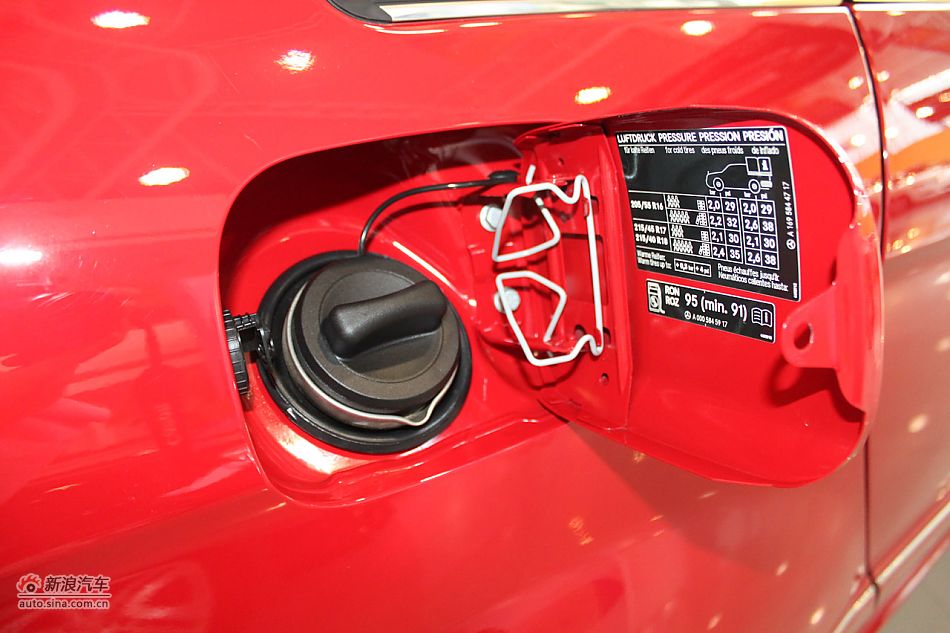 后备箱、发动机及悬挂