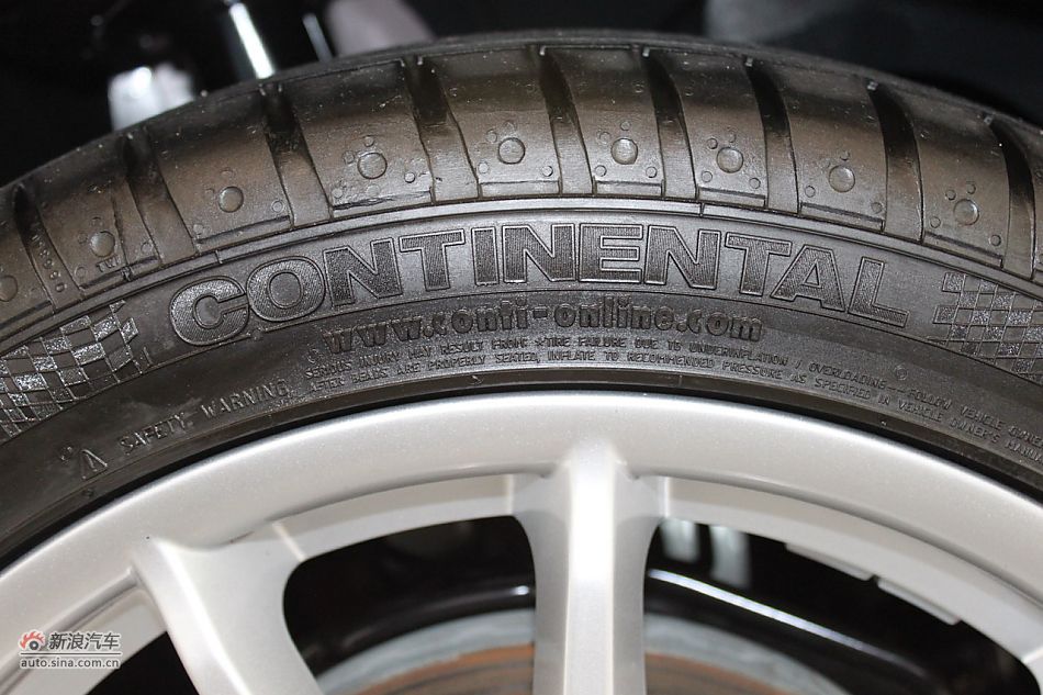 后备箱、发动机及悬挂