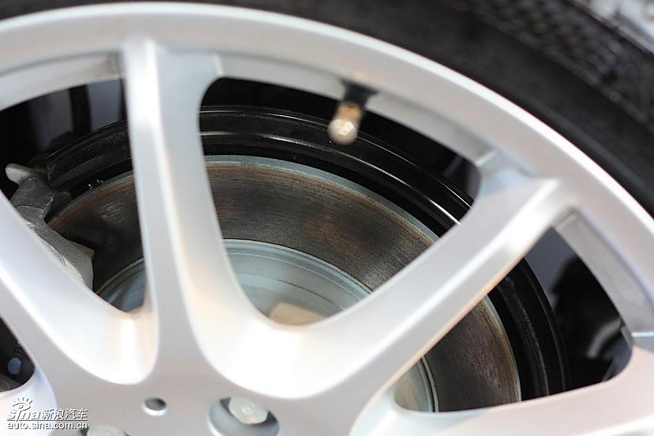 奔驰B级运动旅行车到店实拍