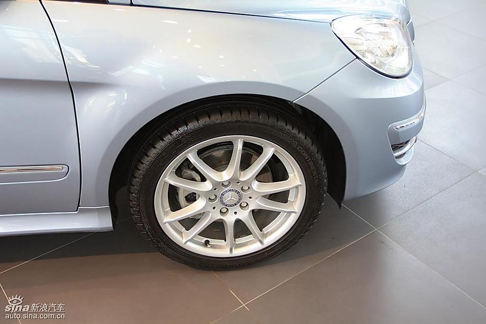 奔驰B级运动旅行车到店实拍