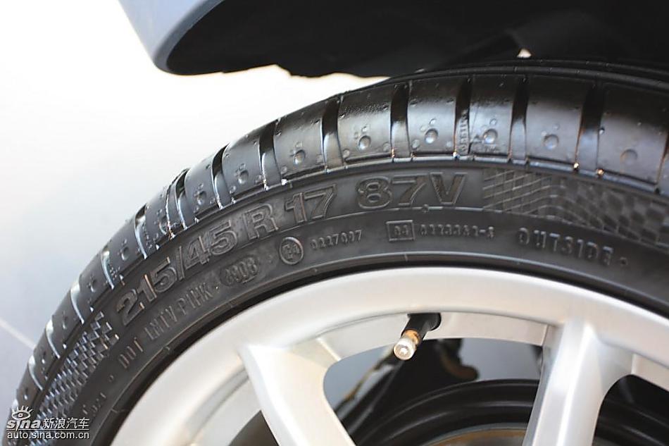 奔驰B级运动旅行车到店实拍