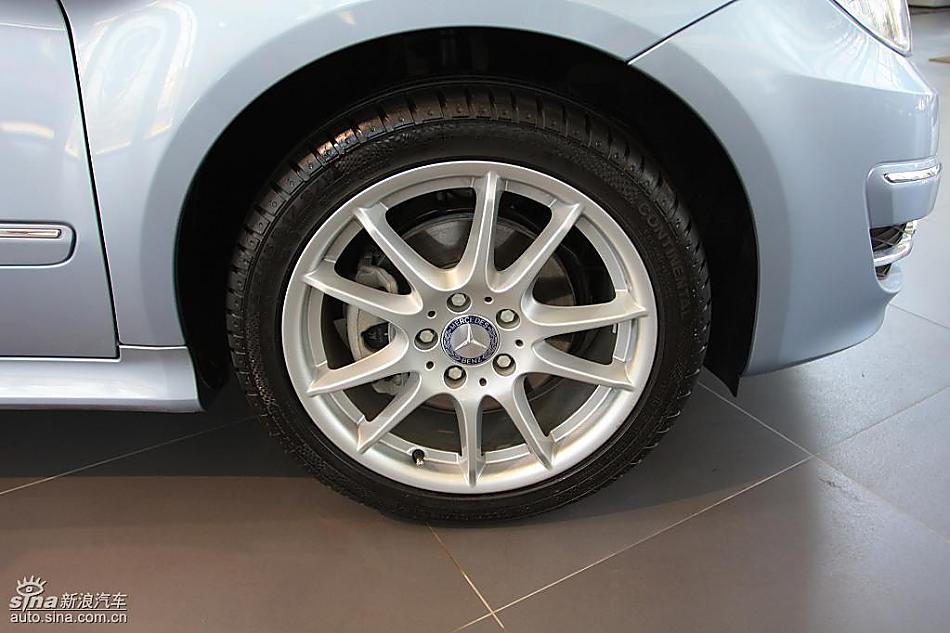 奔驰B级运动旅行车到店实拍