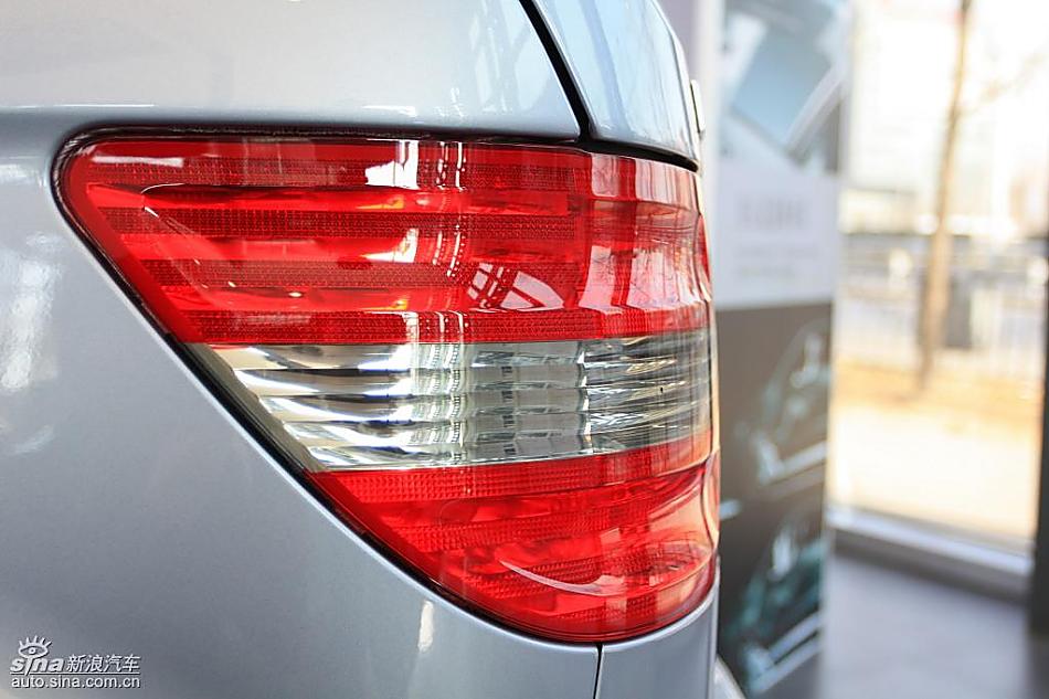 奔驰B级运动旅行车到店实拍