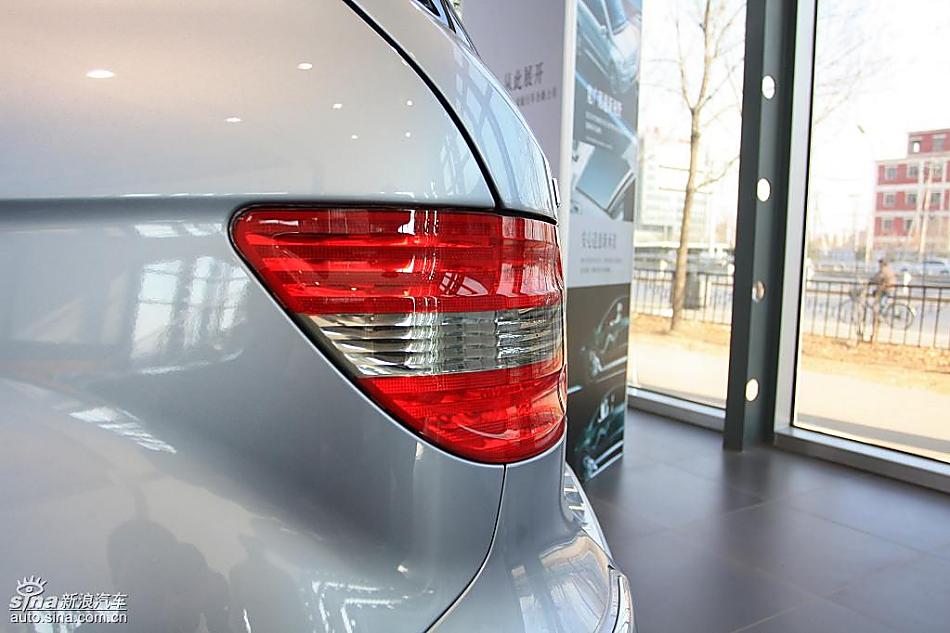 奔驰B级运动旅行车到店实拍