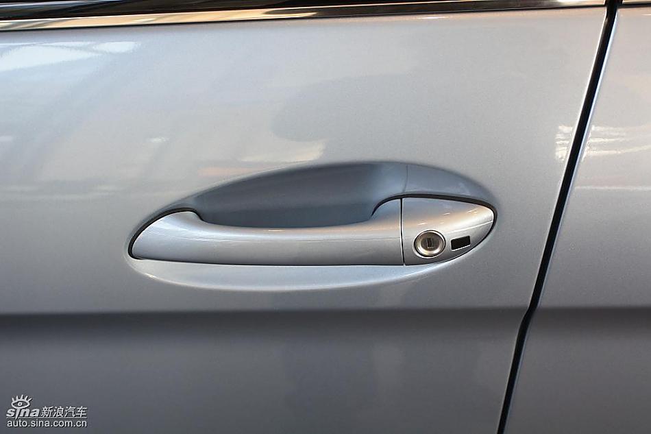 奔驰B级运动旅行车到店实拍