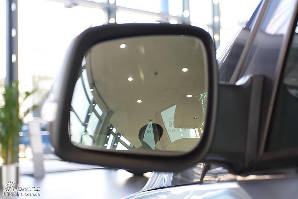 奔驰B级运动旅行车到店实拍