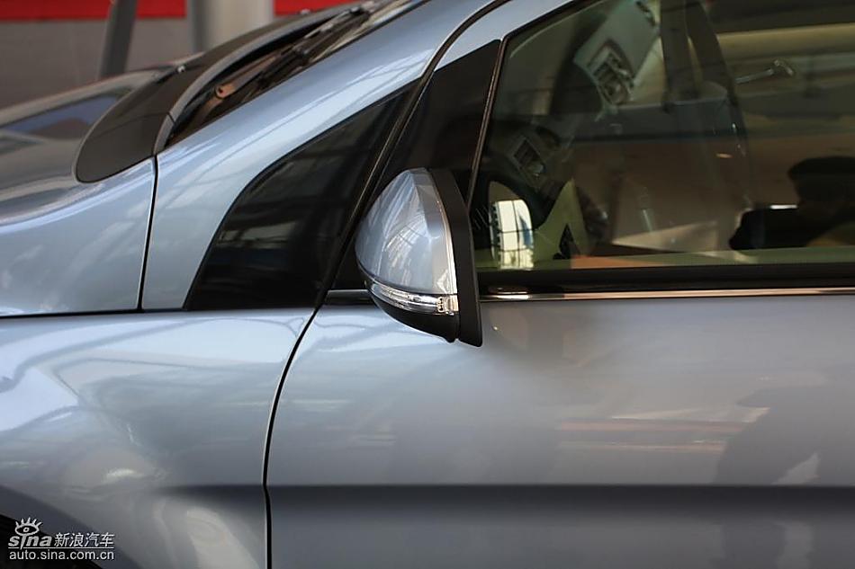 奔驰B级运动旅行车到店实拍