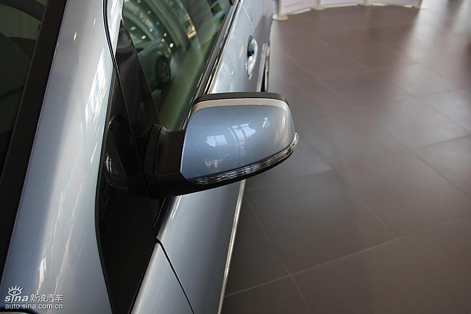 奔驰B级运动旅行车到店实拍