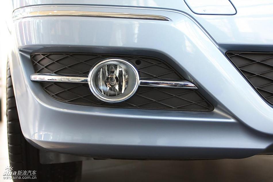 奔驰B级运动旅行车到店实拍