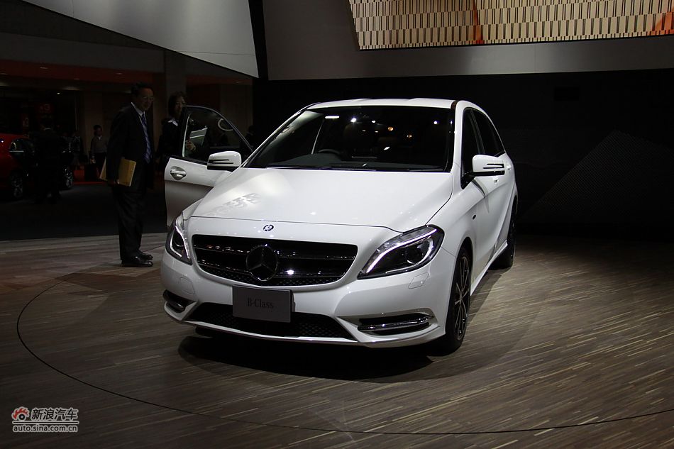 梅赛德斯-奔驰B180