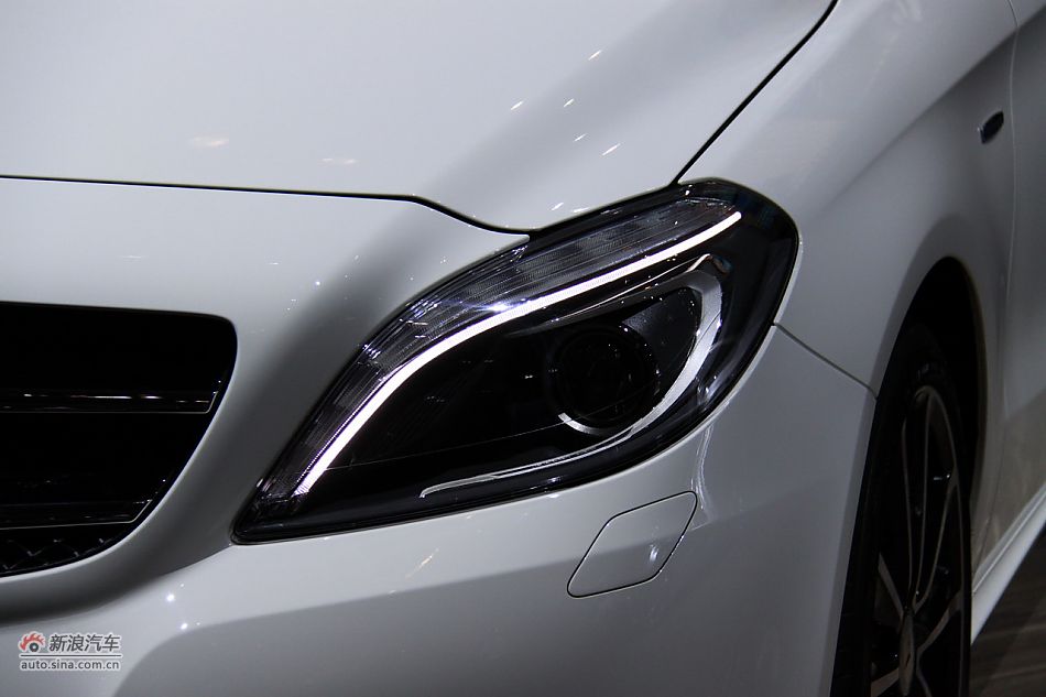 梅赛德斯-奔驰B180