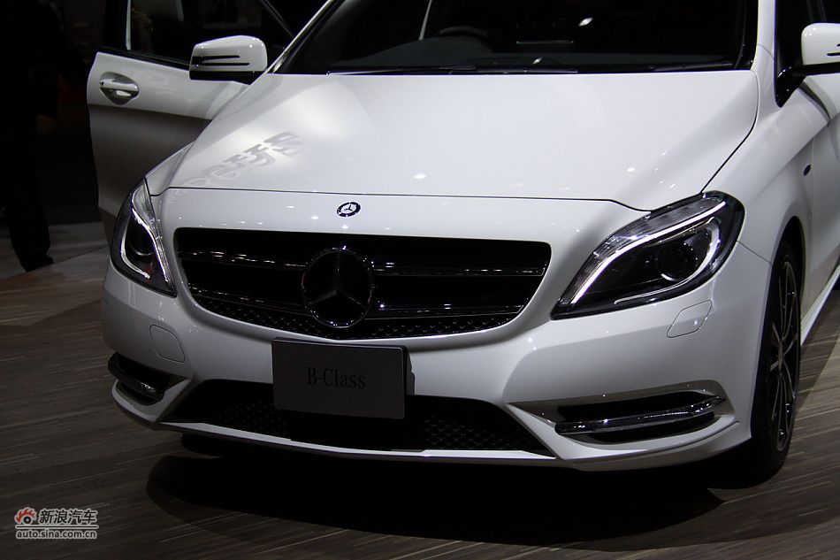 梅赛德斯-奔驰B180
