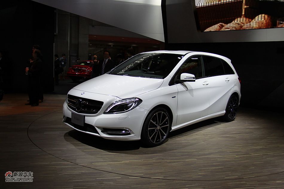 梅赛德斯-奔驰B180