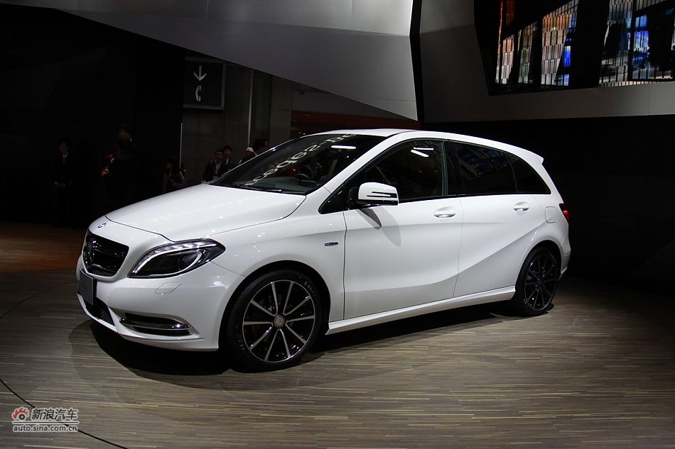 梅赛德斯-奔驰B180