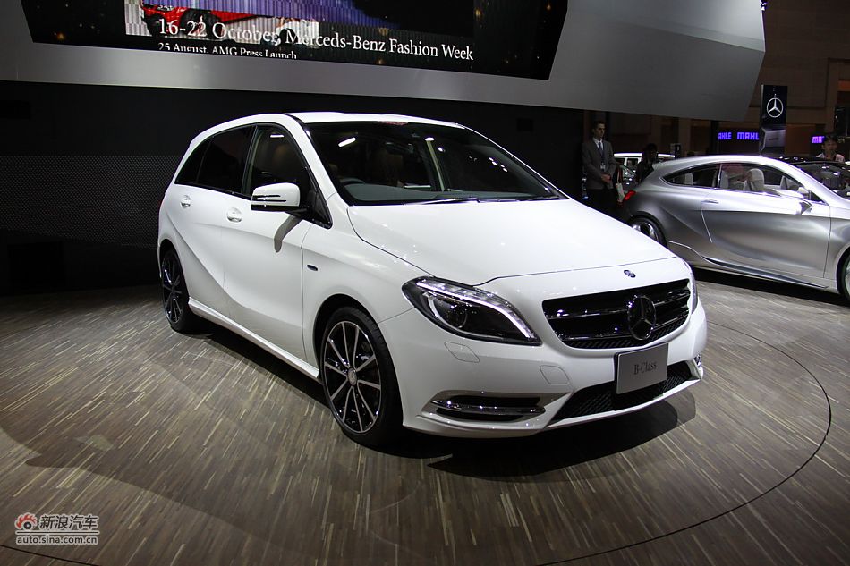 梅赛德斯-奔驰B180
