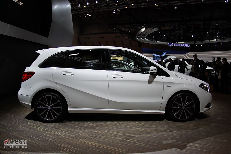 梅赛德斯-奔驰B180