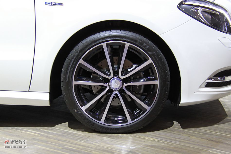 梅赛德斯-奔驰B180