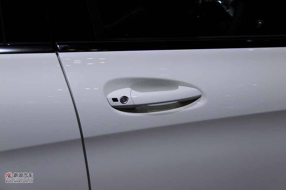 梅赛德斯-奔驰B180