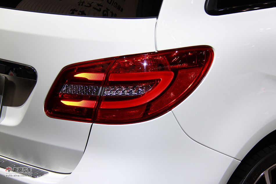 梅赛德斯-奔驰B180