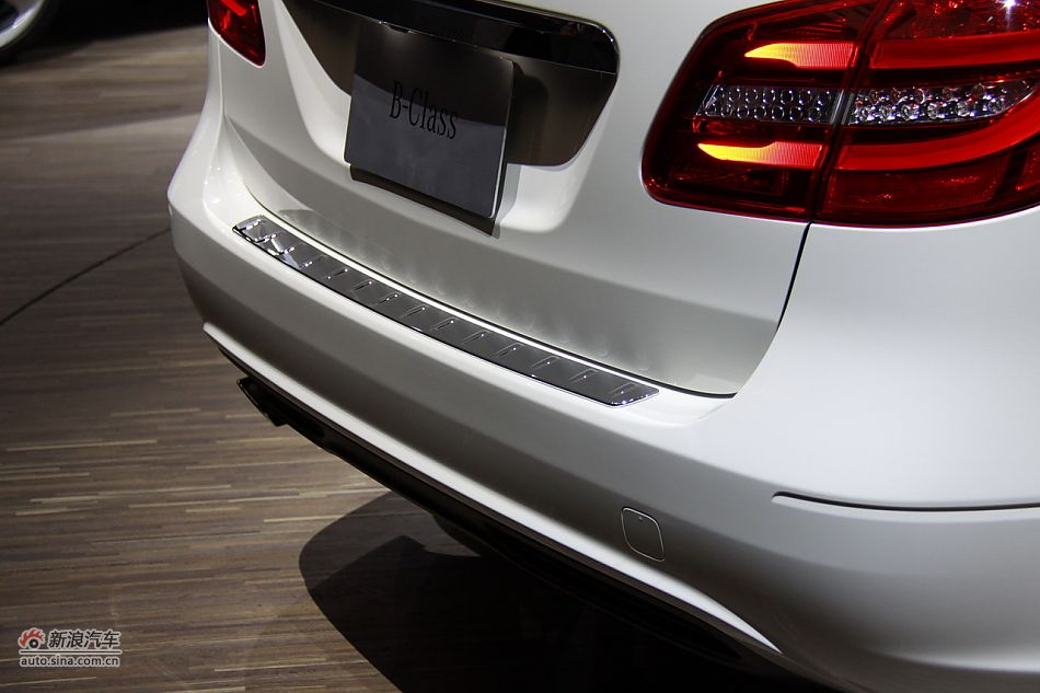 梅赛德斯-奔驰B180