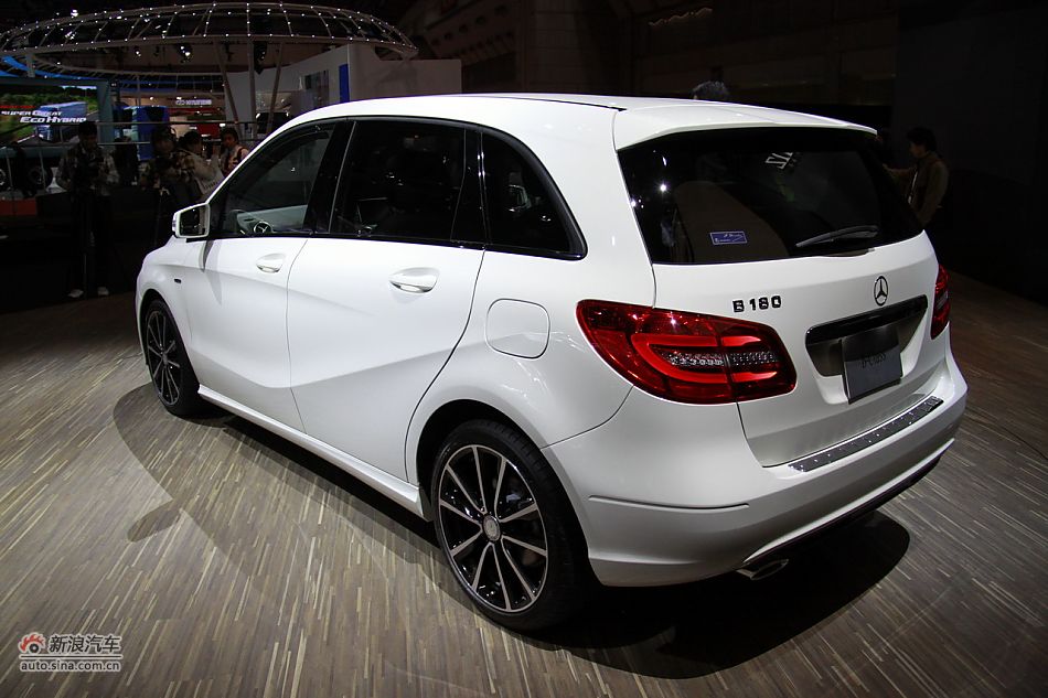 梅赛德斯-奔驰B180