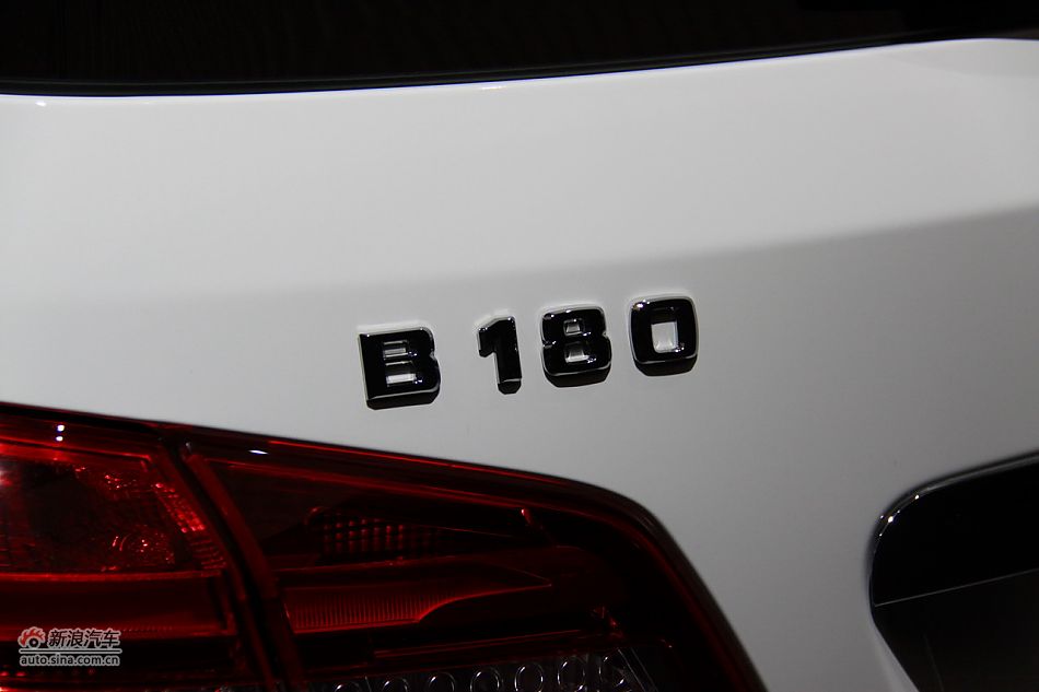 梅赛德斯-奔驰B180