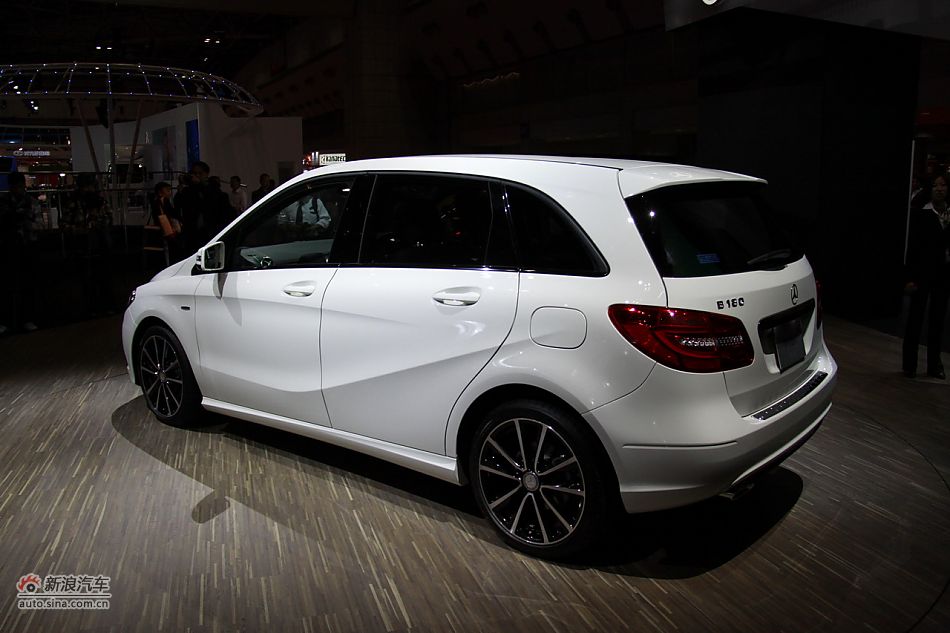 梅赛德斯-奔驰B180