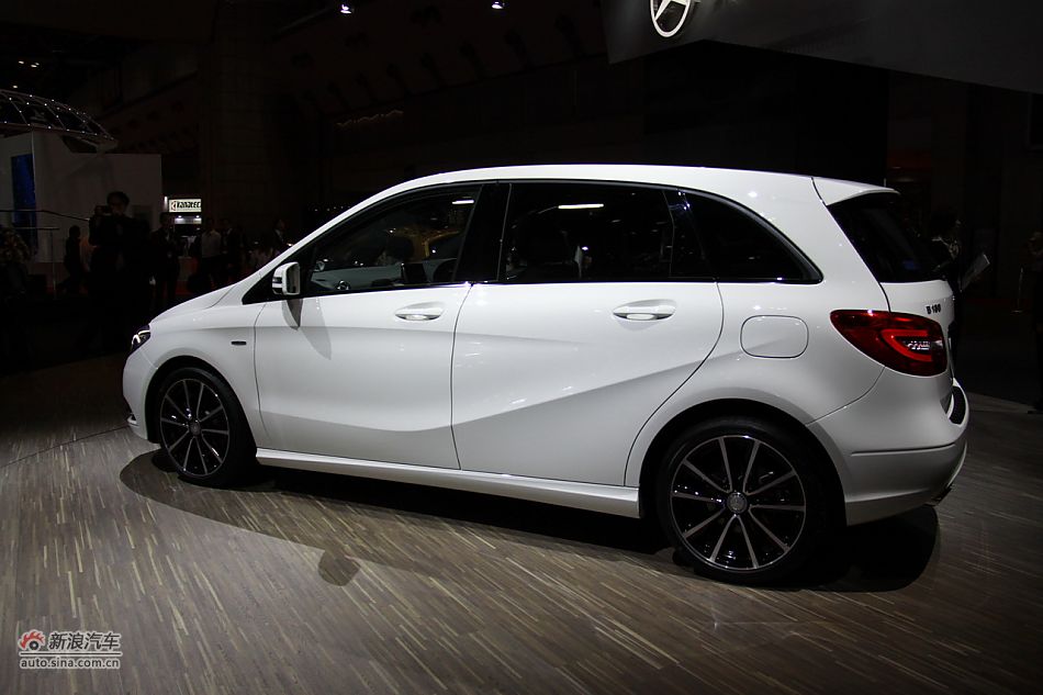 梅赛德斯-奔驰B180