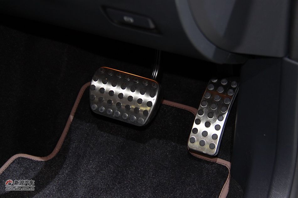 梅赛德斯-奔驰B180