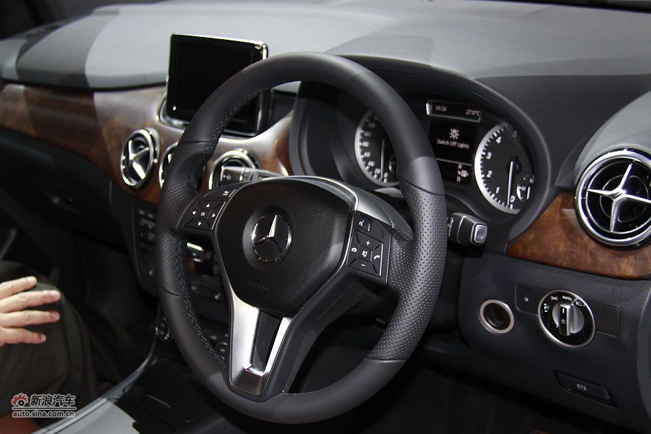 梅赛德斯-奔驰B180