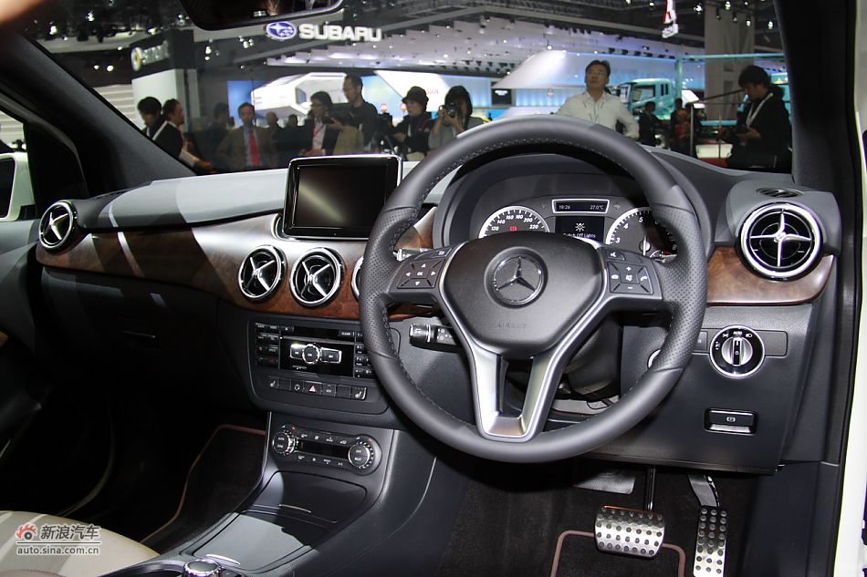 梅赛德斯-奔驰B180