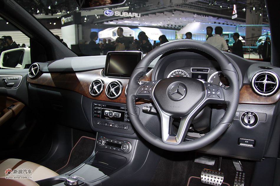 梅赛德斯-奔驰B180