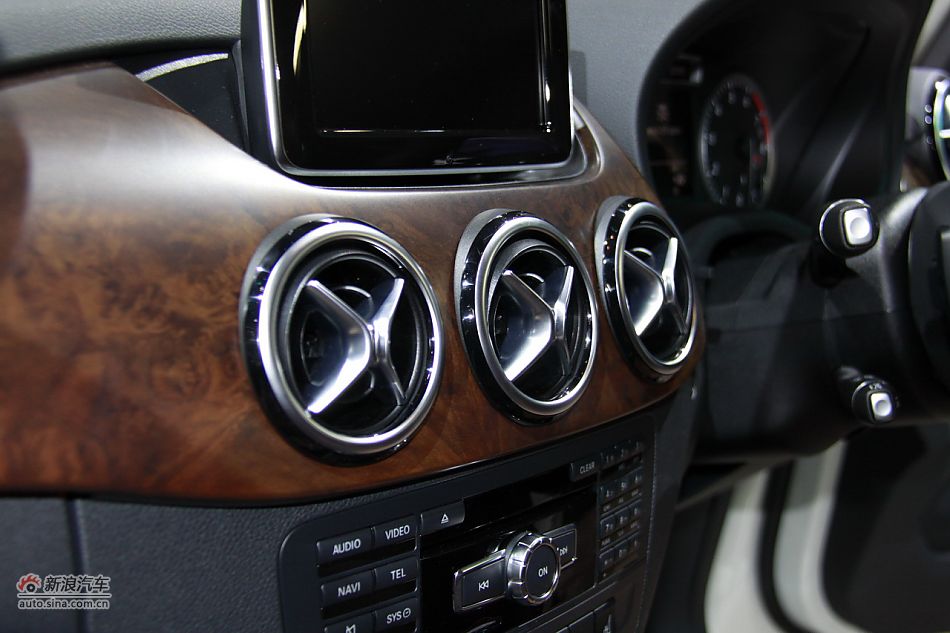 梅赛德斯-奔驰B180