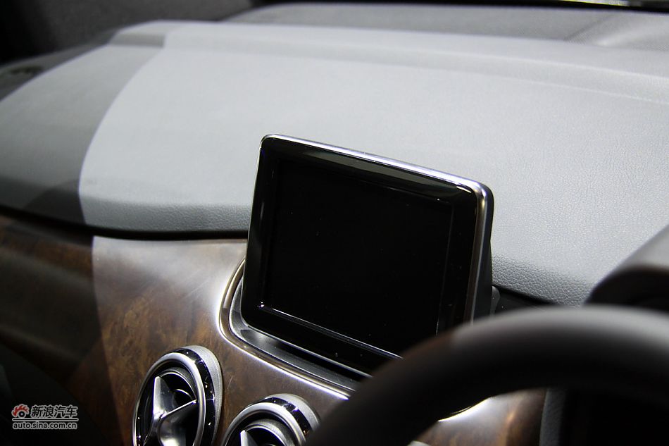 梅赛德斯-奔驰B180