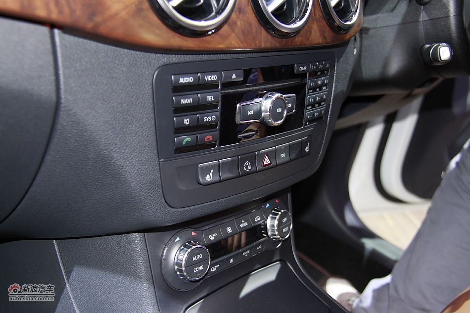 梅赛德斯-奔驰B180