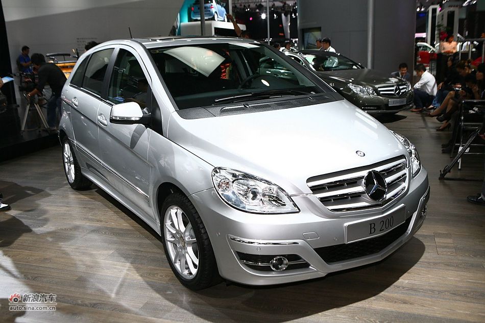 奔驰B200
