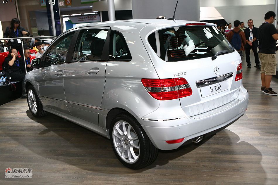 奔驰B200
