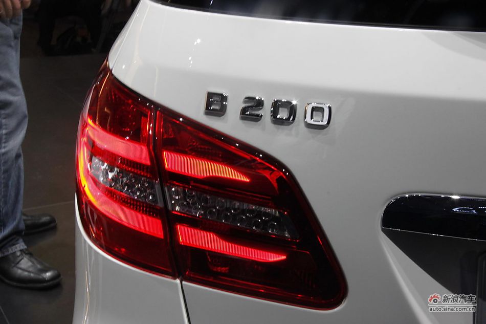 全新奔驰B200