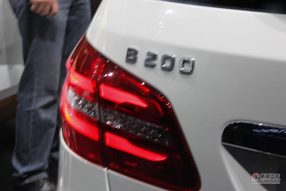 全新奔驰B200