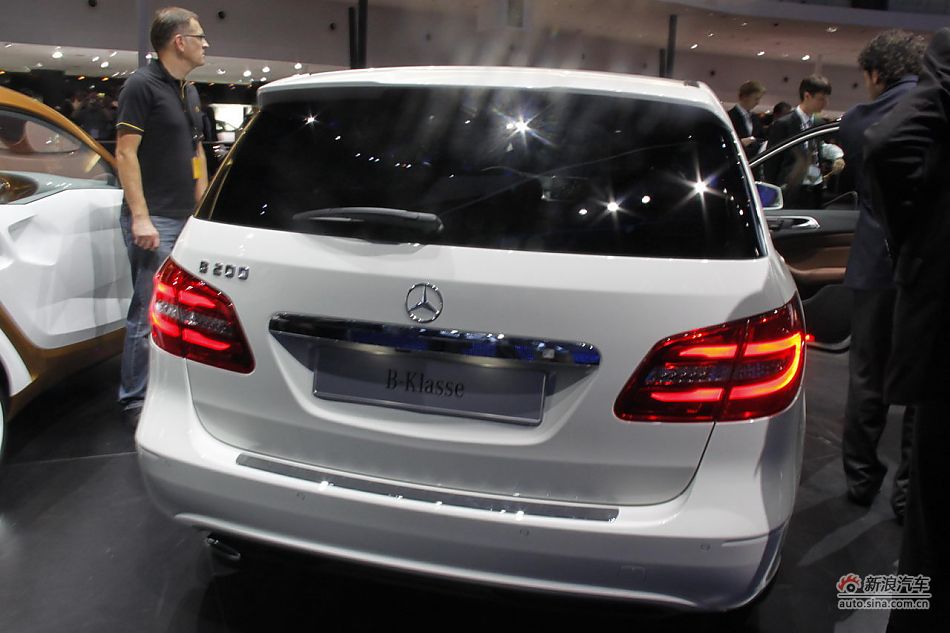 全新奔驰B200