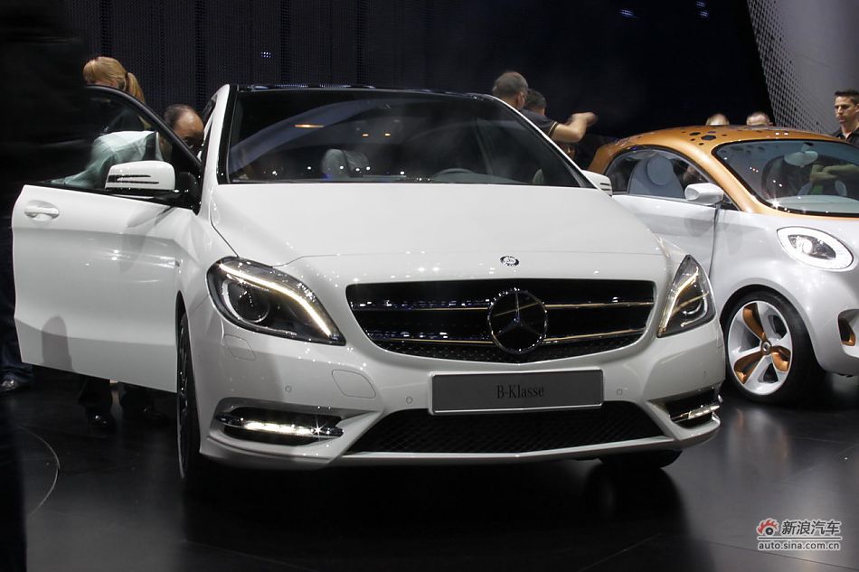 全新奔驰B200