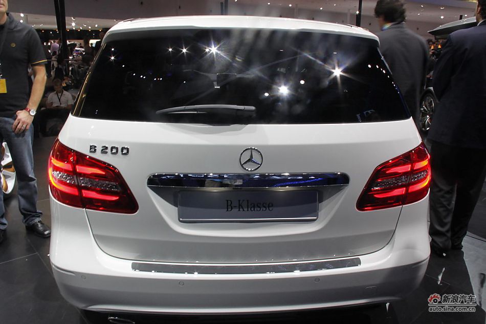 奔驰新B200