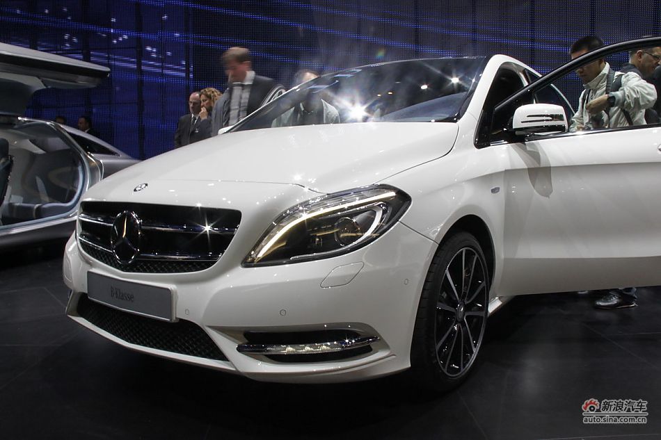 奔驰新B200