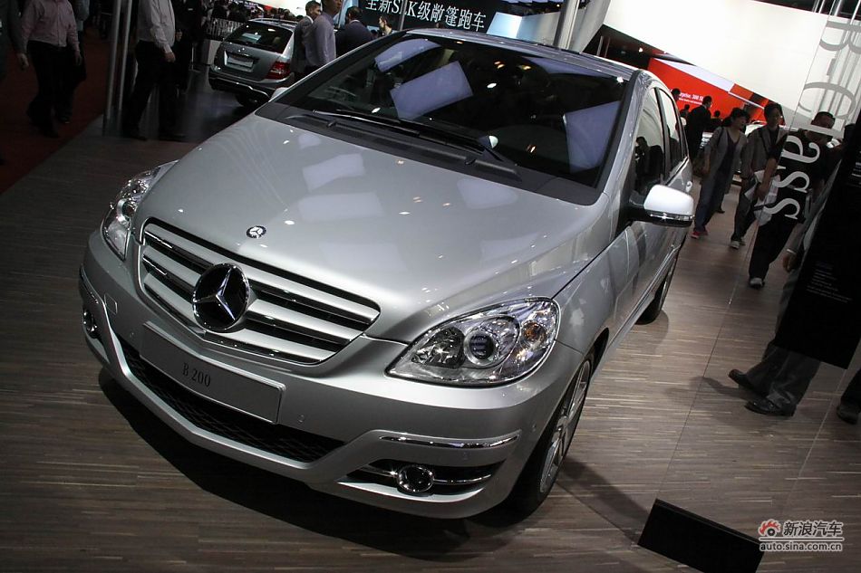 奔驰B200