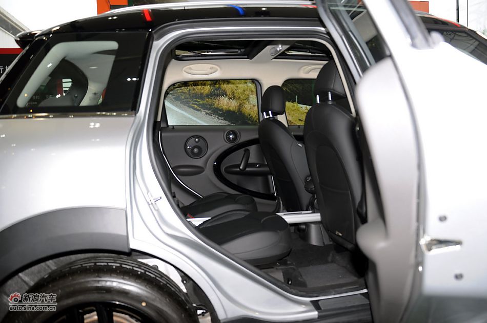 2011MINI COUNTRYMANʵ