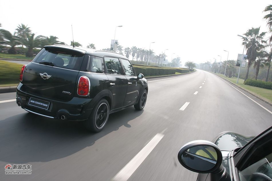 MINI COUNTRYMAN公路动态