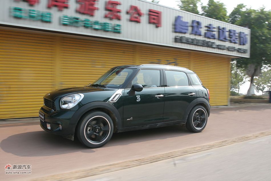 MINI COUNTRYMAN公路动态