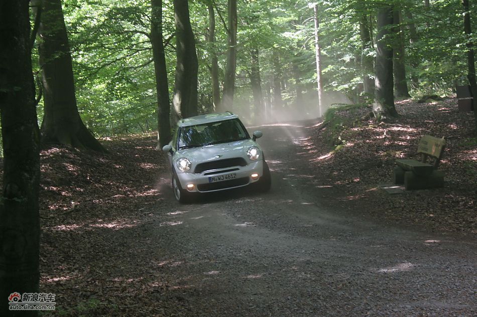 MINI Countryman砂石路动态