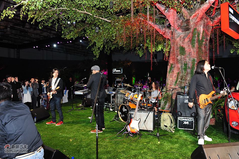 MINI COUNTRYMAN上市现场张震岳献唱